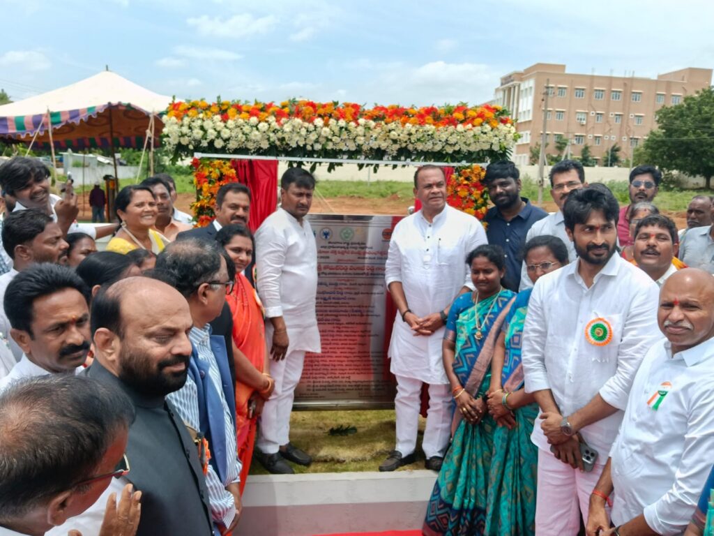 నల్లగొండలో ‘నీలగిరి మహిళా శక్తి’ పెట్రోల్ పంపు ప్రారంభం
