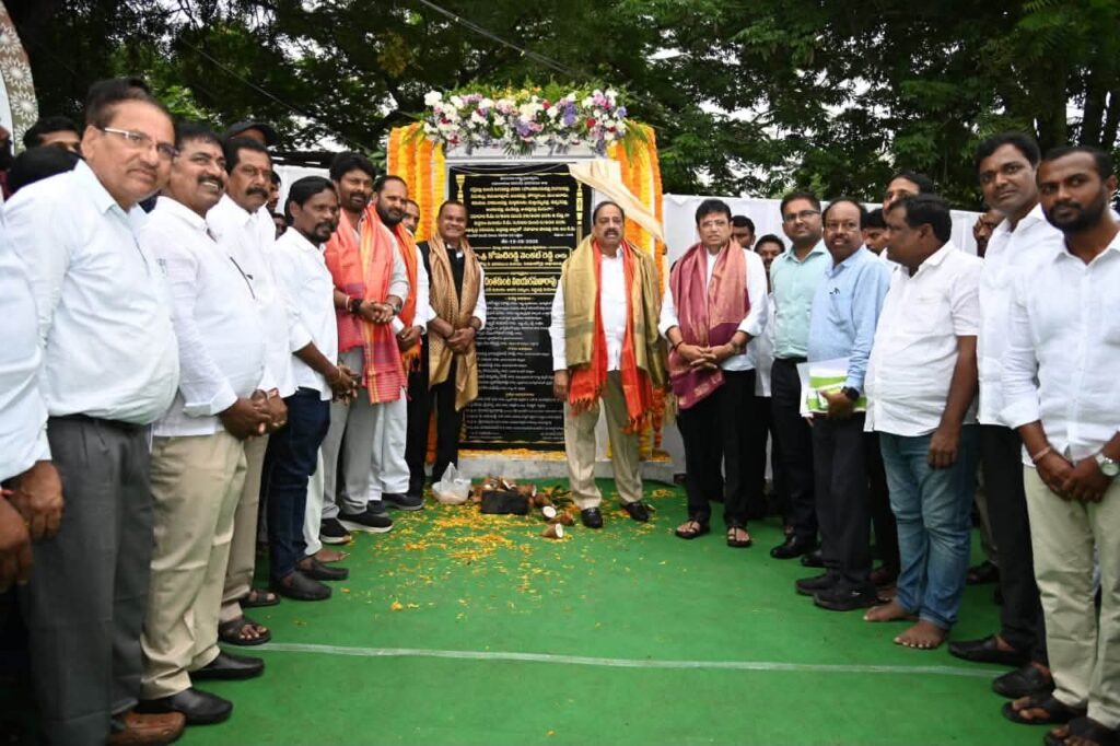 తెలంగాణలో రహదారి మౌలిక వసతులకు భారీ ప్రాధాన్యం: కోమటిరెడ్డి