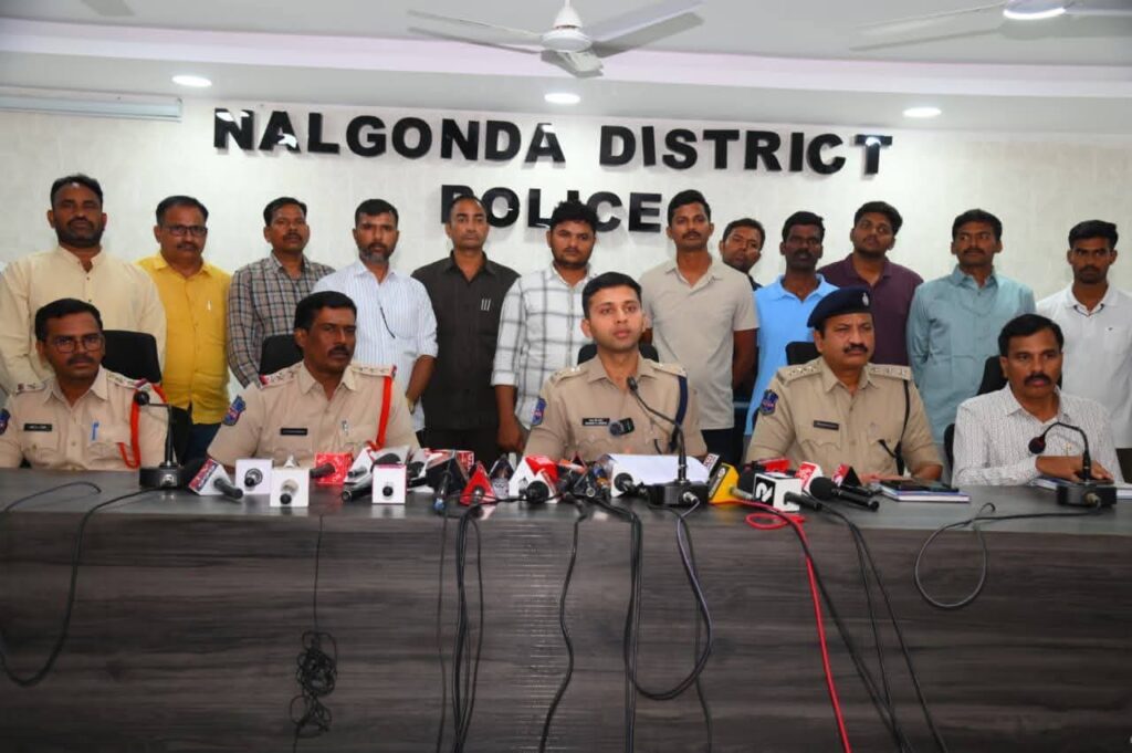 పాఠశాల ప్రధానోపాధ్యాయురాలి హత్య కేసులో విద్యార్థుల అరెస్ట్:జిల్లా ఎస్పీ శ్రీ శరత్ చంద్ర పవార్