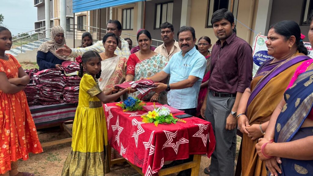 మహిళా సాధికారతకు తోడు నాణ్యమైన విద్య-నల్లగొండ జిల్లాలో వేగవంతంగా స్కూల్ యూనిఫారాల పంపిణీ!