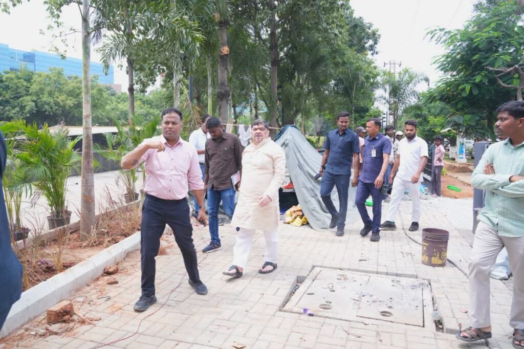 గచ్చిబౌలిలో మన్మోహన్ సింగ్ విగ్రహావిష్కరణకు ఏర్పాట్లు: