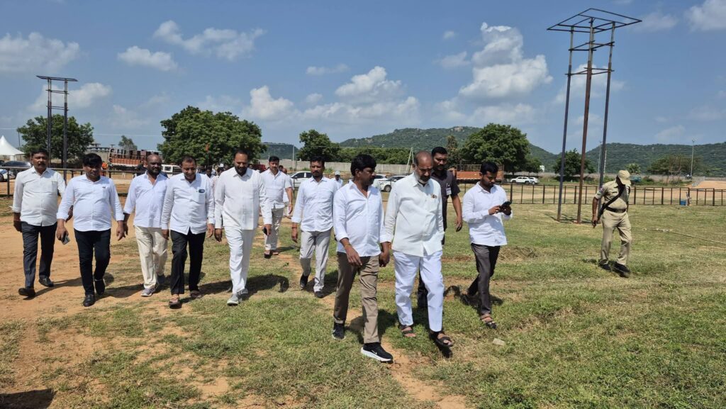 సిరిసిల్లలో భారీ బహిరంగ సభకు పకడ్బందీ ఏర్పాట్లు