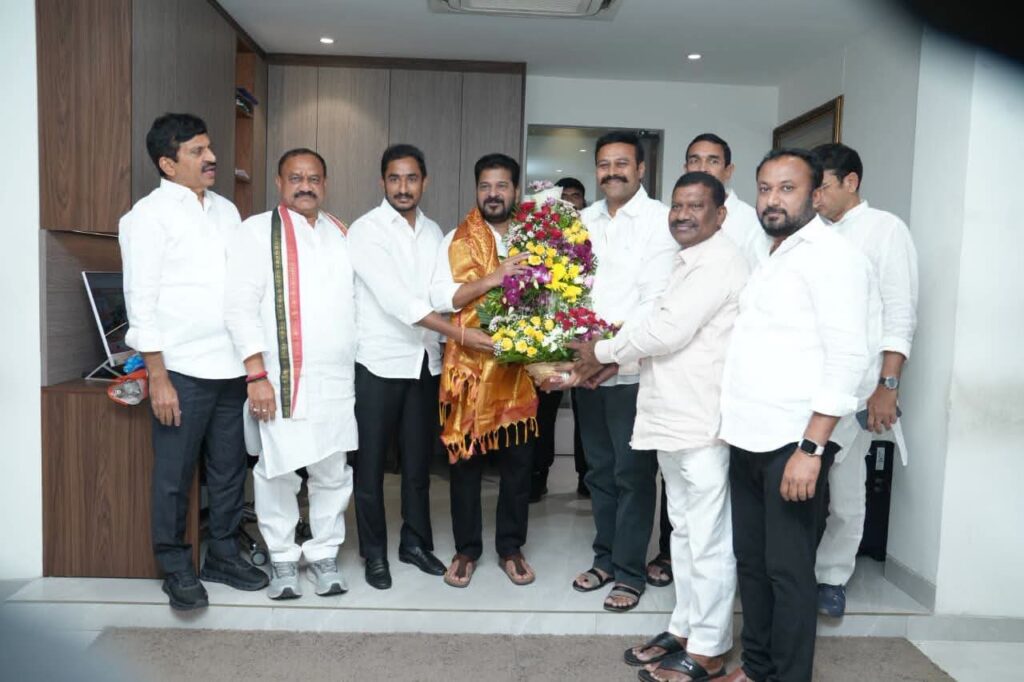సీఎం రేవంత్ రెడ్డిని మర్యాదపూర్వకంగా కలిసిన కాంగ్రెస్ ఎమ్మెల్సీ అభ్యర్థులు