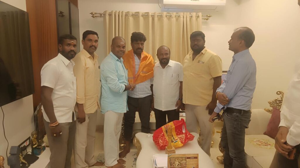 ఎమ్మెల్యే వేముల వీరేశంను కలిసిన ఉరుమడ్ల నాయకులు!