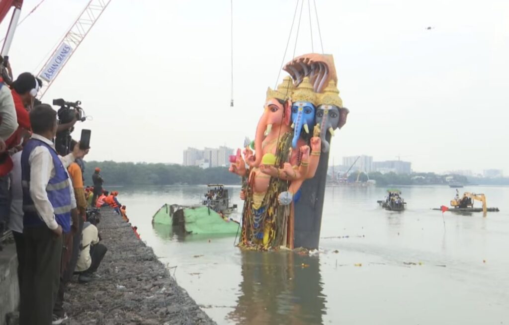 ఖైరతాబాద్ మహాగణపతి నిమజ్జనం విజయవంతం.