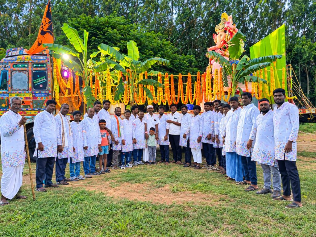 పులిపలుపుల గ్రామంలో ఘనంగా గణేశుని శోభాయాత్ర..