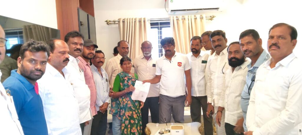 3.50 లక్షల LOC పత్రం అందజేసిన ప్రభుత్వ విప్ వేముల వీరేశం