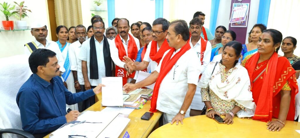 అక్రమ అరెస్టులు చేస్తూ నిర్బంధించడాన్ని ప్రజలు ప్రజాతంత్ర వాదులు ఖండించాలి:సిఐటియు రాష్ట్ర ఉపాధ్యక్షులు తుమ్మల వీరారెడ్డి