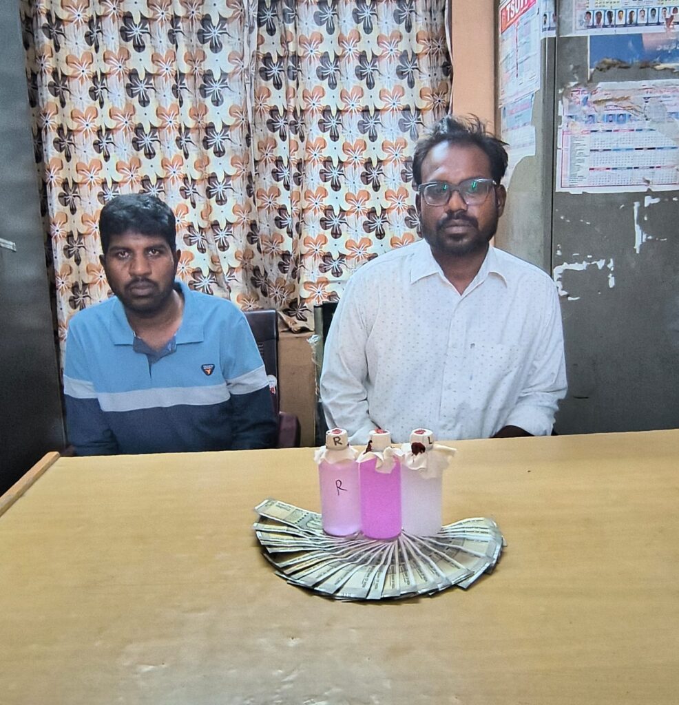 రూ.15 వేల లంచం తీసుకుంటూ ఏసీబీకి చిక్కిన నాంపల్లి ఆర్ఐ