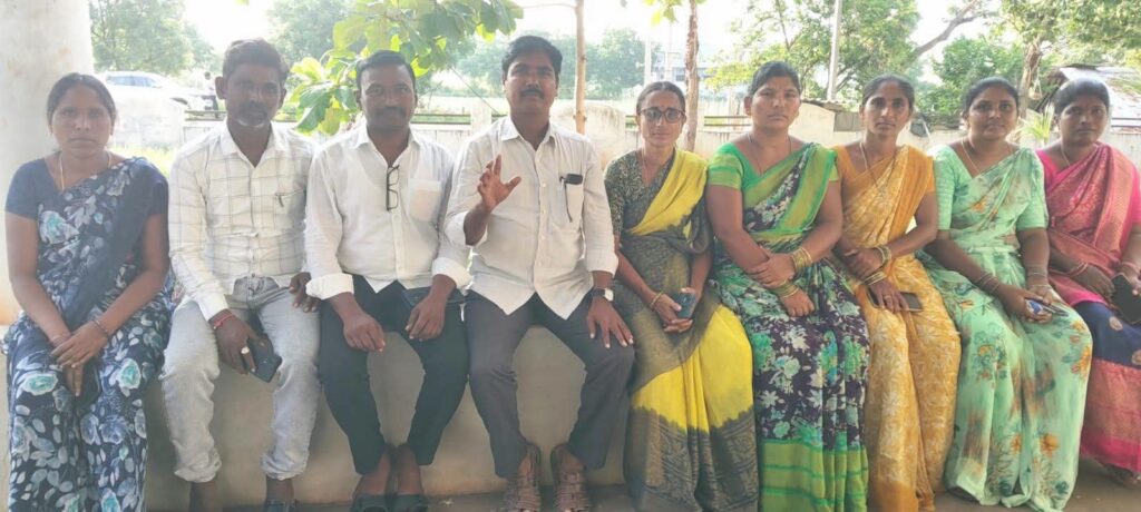 వీవోఏపై కులం పేరుతో దూషించి దాడి చేసిన వ్యక్తిపై కఠిన చర్యలు తీసుకోవాలి !