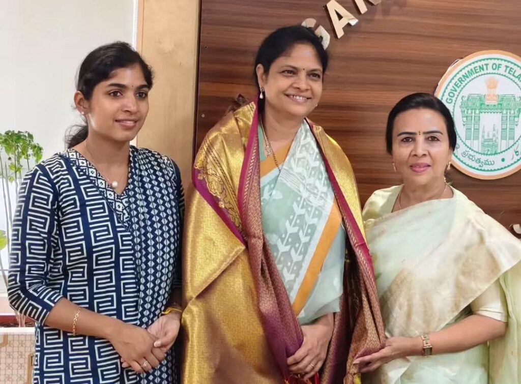 మహిళా కమిషన్ చైర్‌పర్సన్ నేరెళ్ల శారదను కలిసిన ఎమ్మెల్యే యశస్విని రెడ్డి