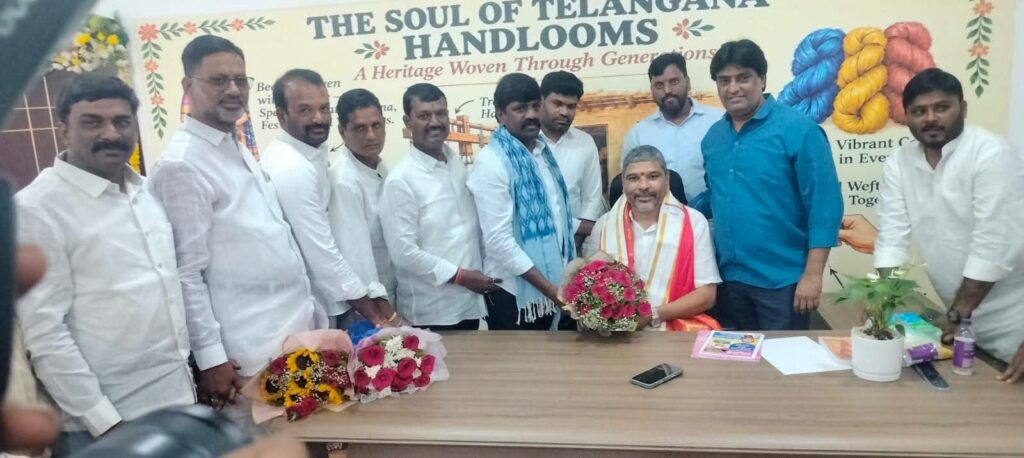 చేనేత అభివృద్ధి కార్పొరేషన్ చైర్మన్‌గా దూడ వెంకటరమణ ప్రమాణ స్వీకారం
