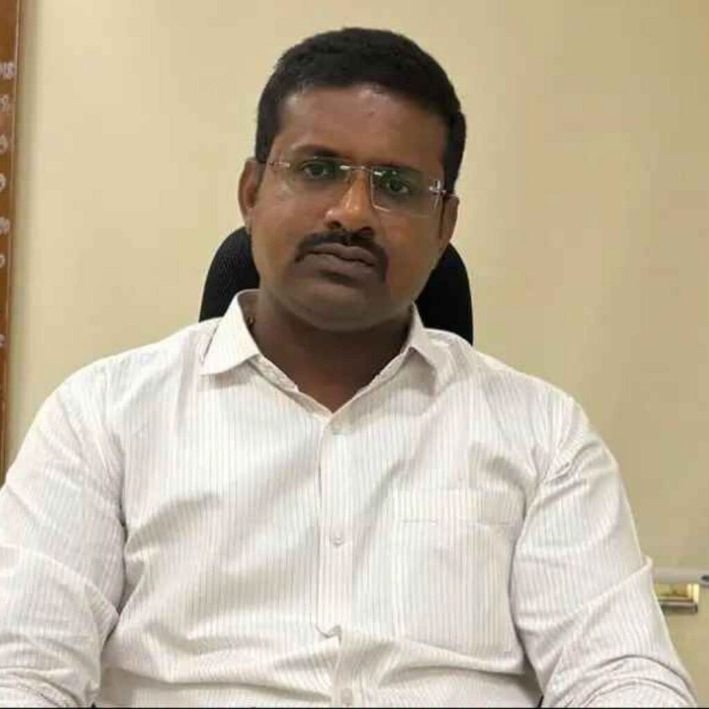 రైతును అవమానించిన గజ్వేల్‌ MRO సస్పెండ్‌