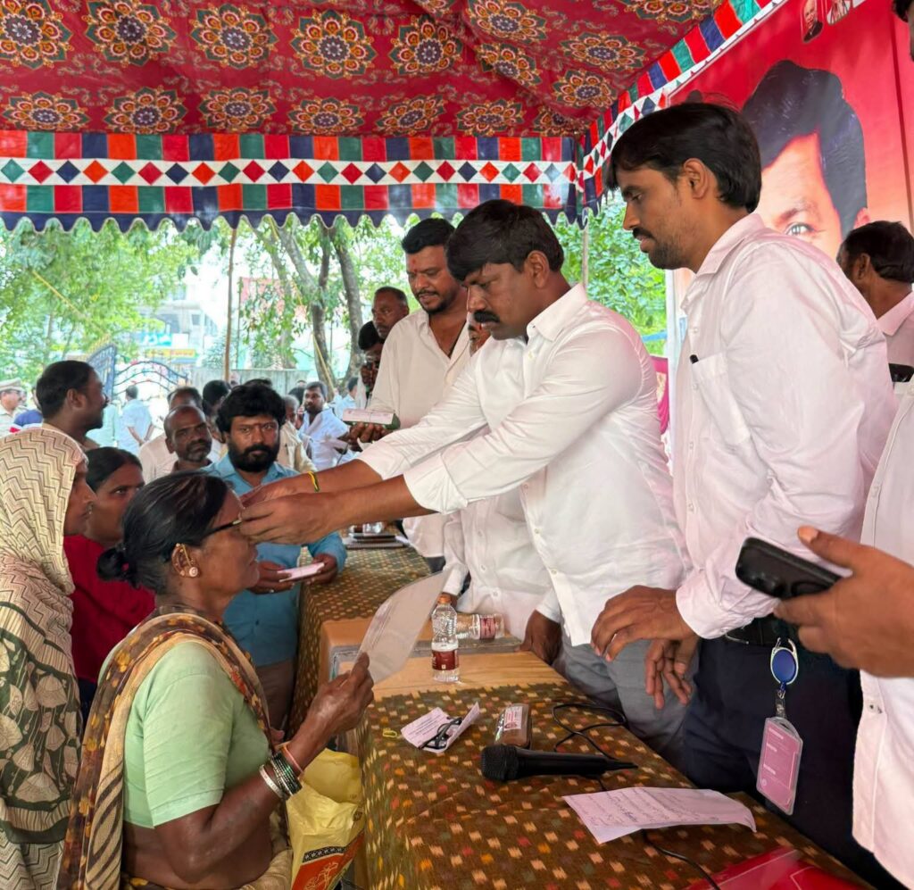 ఉద్దీపన ఆధ్వర్యంలో ఉచిత కళ్లజోళ్ల పంపిణీచేసిన ప్రభుత్వ విప్ నకిరేకల్ ఎమ్మెల్యే!